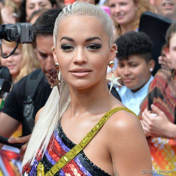 Rita Ora apostou em l?bios apagadinhos e olhos destacados para comparecer ?s audi??es do 'The X Factor'